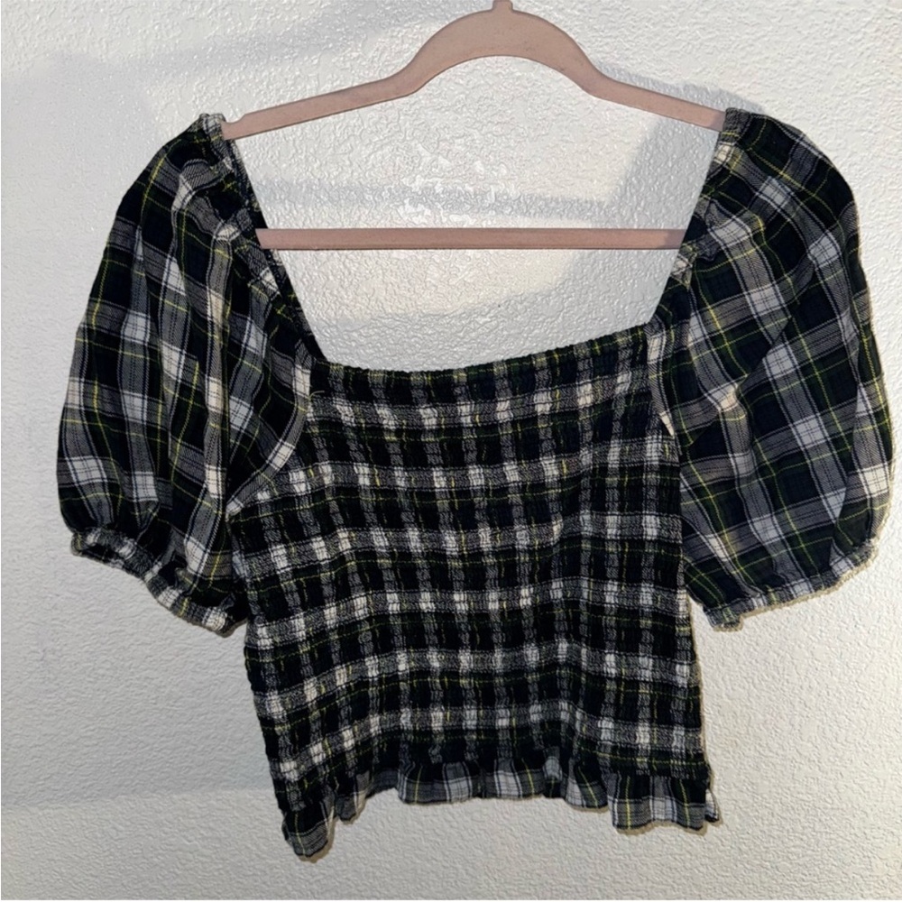 American Eagle Outfitters Black White Green Plaid Smocked Top - Picture 3 of 7